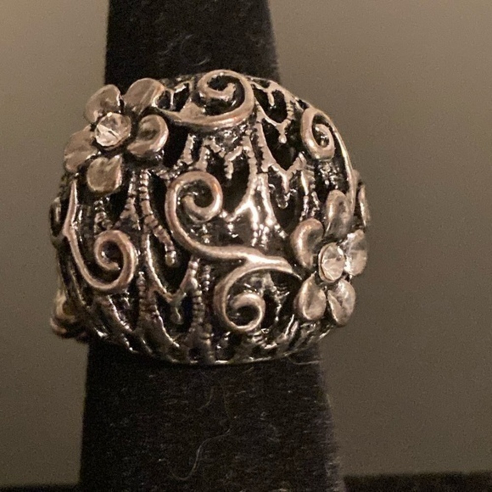 Paparazzi Silver Floral Swirl Ring